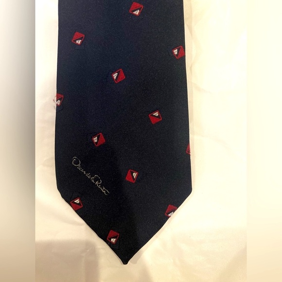 Vintage Oscar de la Renta Square style design - Picture 2 of 5